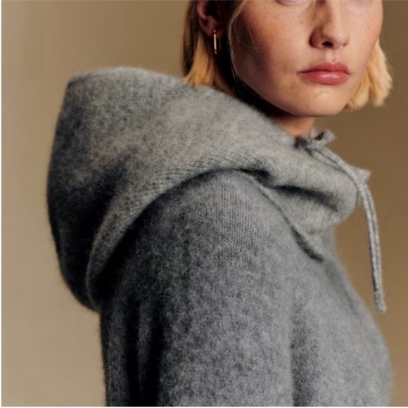 Sézane Come Hooded Scarf NWT in Mid Heather
Grey - Picture 2 of 7